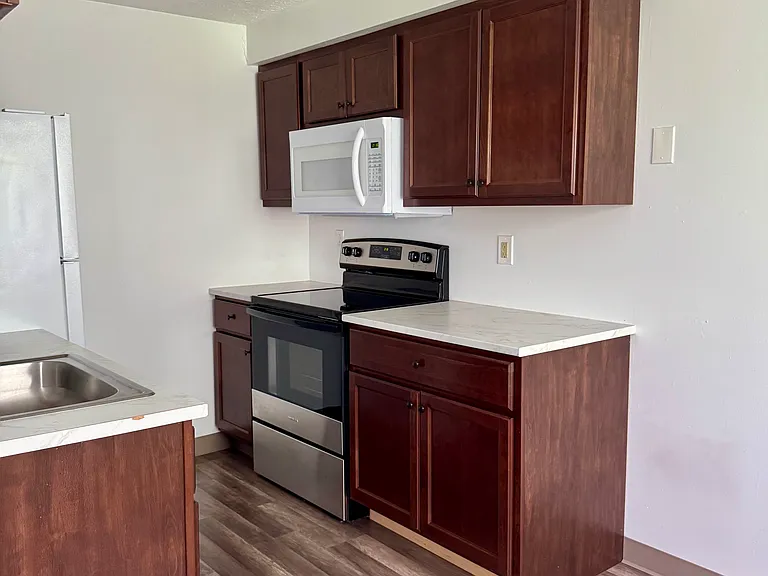 Farmington Manor — Photo 17