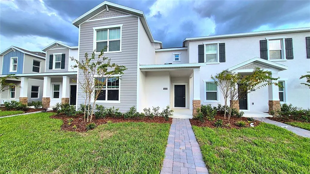 4 bed, 2.5 bath, 2000 sqft, $2,500 — Photo 1
