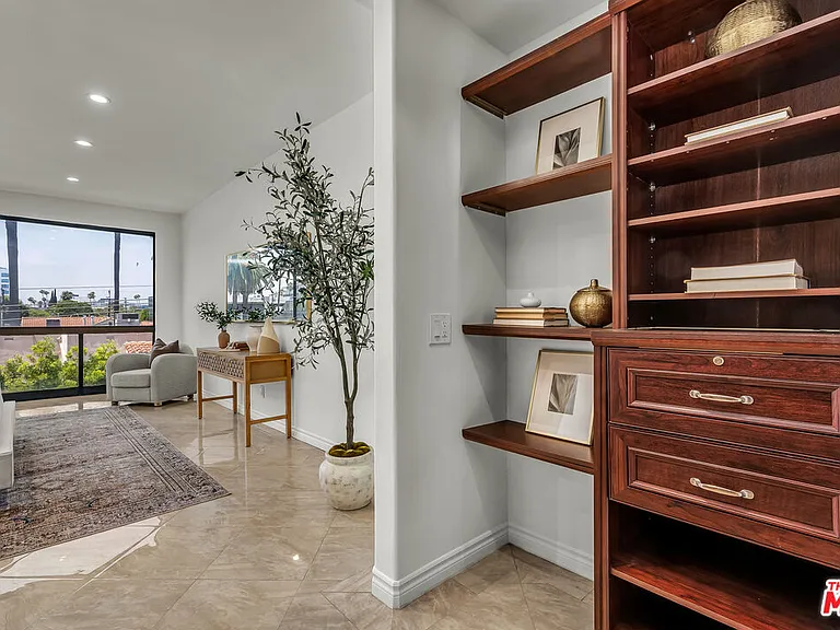 125 N Gale Dr #306 — Photo 8