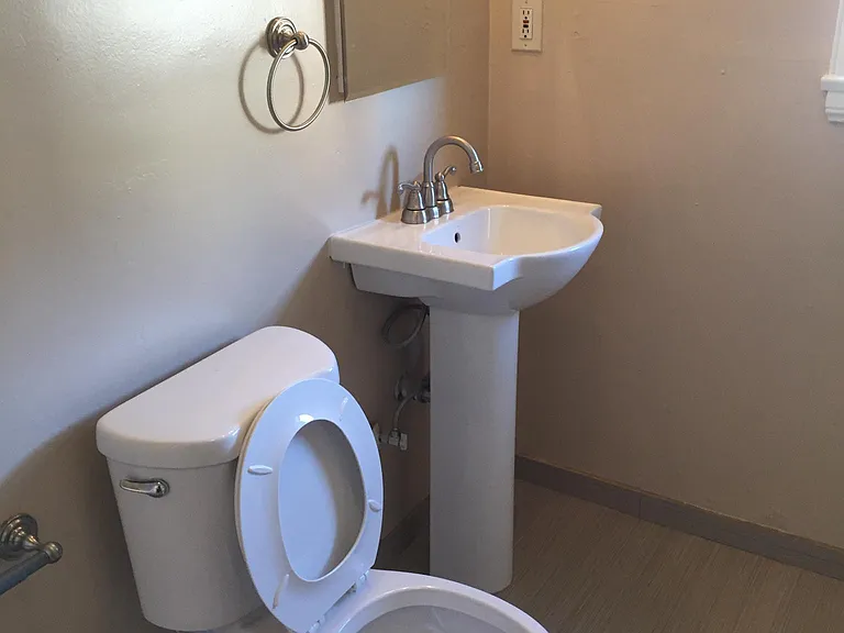626 Midvale Ave #4 — Photo 15