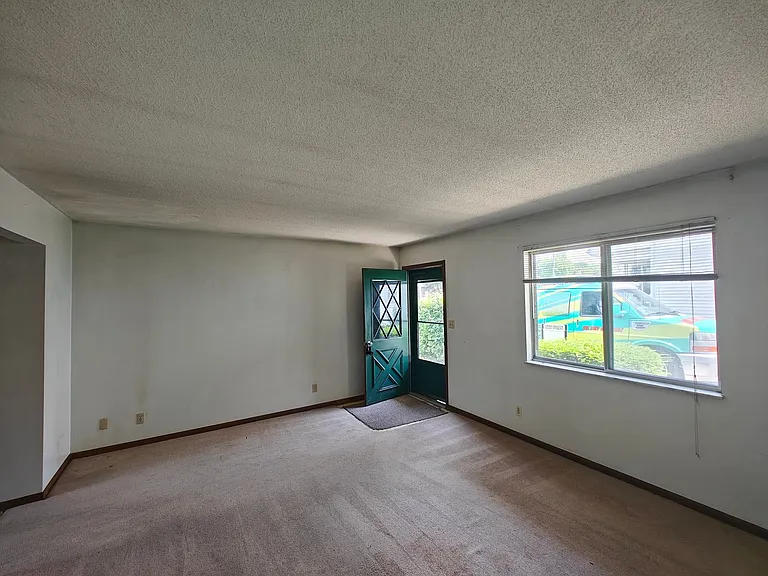 321-1 E Mechanic St — Photo 1