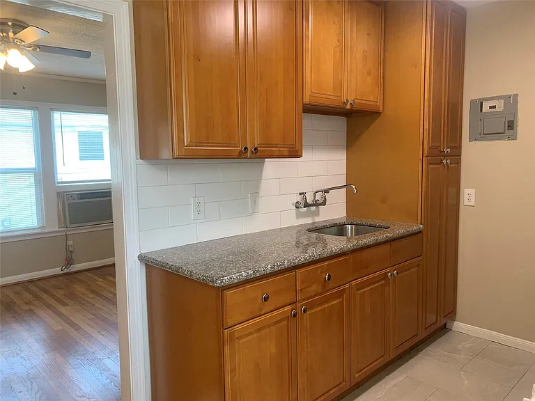 307 Avondale St #2.5 — Photo 11