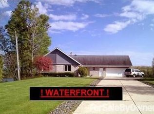 203 W Highland Dr, Oconto Falls, WI 54154