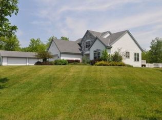 300 S Lapham Peak Rd, Delafield, WI 53018