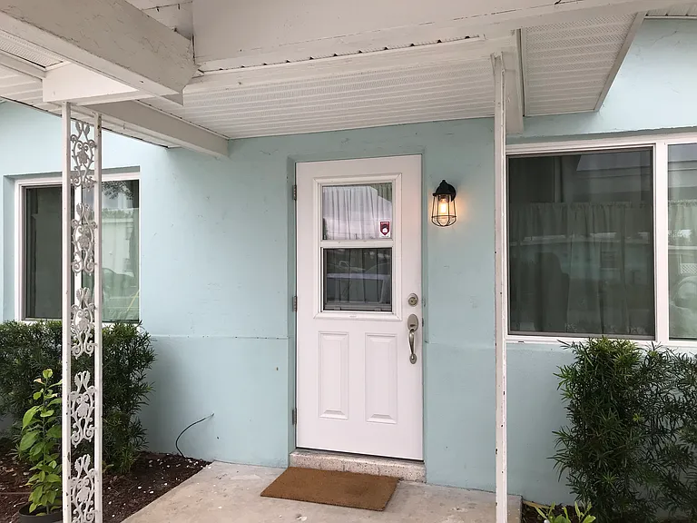 175 110th Ave — Photo 3