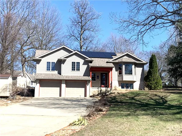 18 Lake Shore Dr, Pana, IL 62557