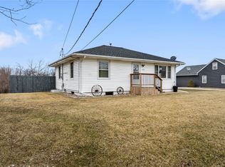 272 28th Ave SW, Cedar Rapids, IA 52404