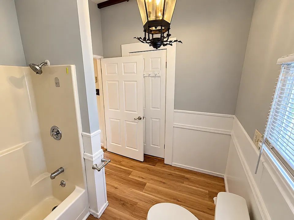 2 bed, 1.0 bath, 1151 sqft, $1,525