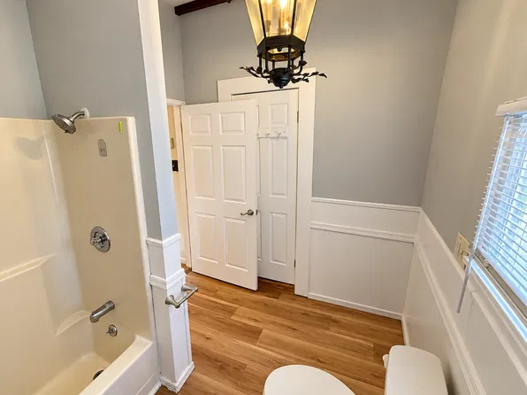 2 bed, 1.0 bath, 1151 sqft, $1,525, 4307-4309 E Conestoga Rd, Elverson, PA 19520