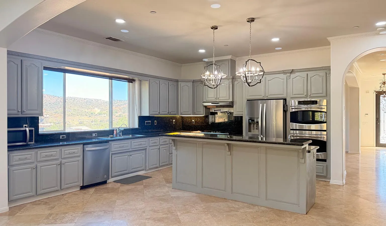 4 bed, 3501 sqft, $4,800 — Photo 4