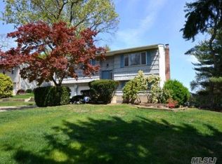 15 Val Ct, Commack, NY 11725