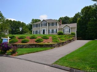 49 Cedarwood Ln, Shelton, CT 06484