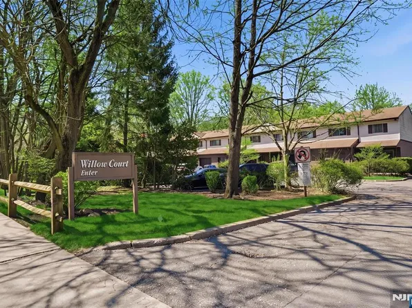 170 Knickerbocker Rd, Englewood, NJ 07631