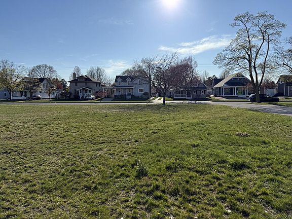 2nd image of 412 N Gaylord Ave