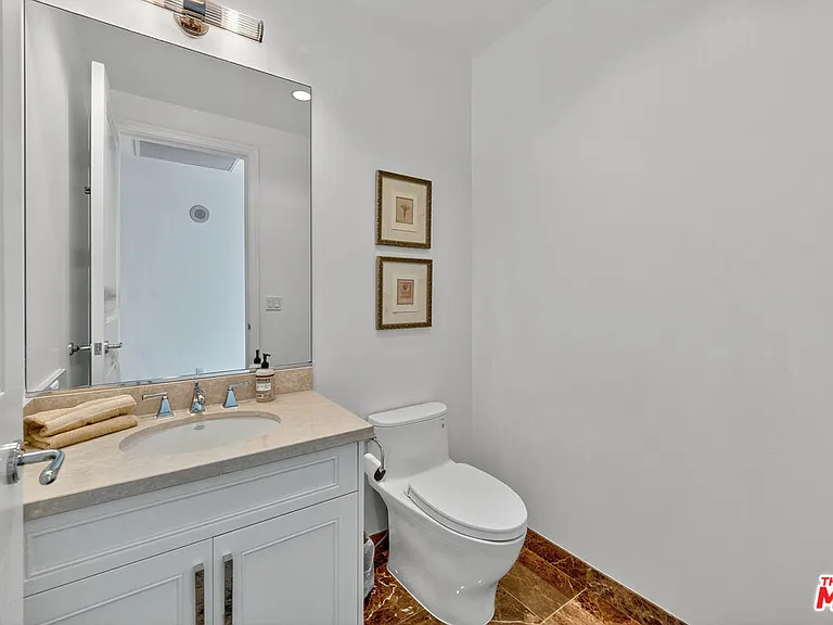 10727 Wilshire Blvd #1802 — Photo 24