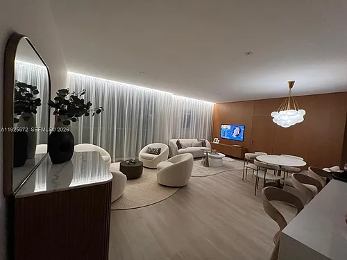 31 SE 5th St #3921 Photo 1