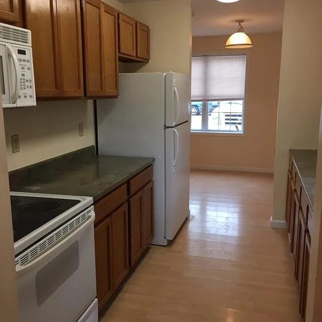 4 bed, 1.5 bath, 1360 sqft, $1,700 — Photo 2