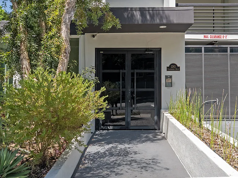 1283 Havenhurst Dr #306 — Photo 31