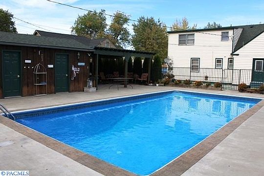 3rd image of 1231 W Kennewick Ave
