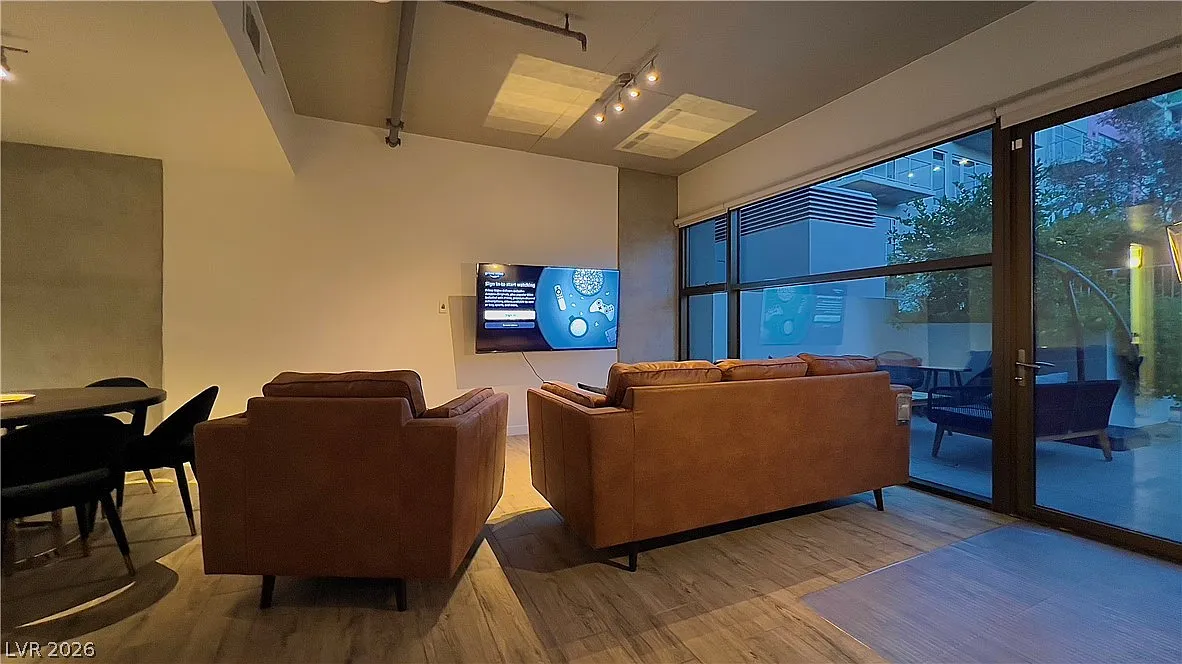 2 bed, 2.5 bath, 1491 sqft, $3,800 — Photo 2