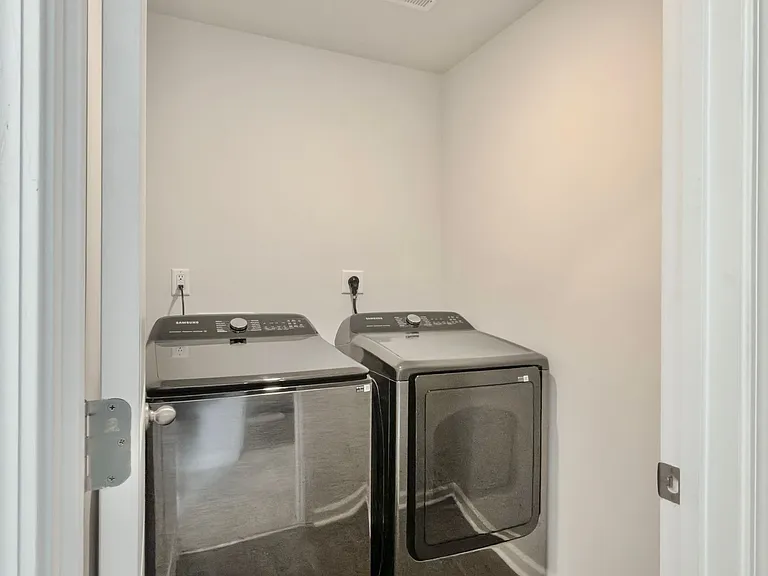 298 Watersglen Dr — Photo 22