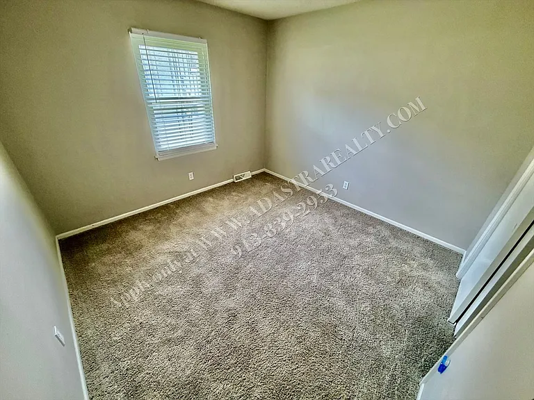 2330 N 75th Ter — Photo 10