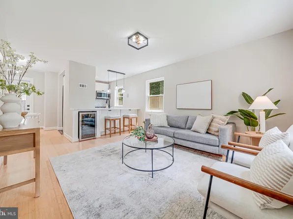 841 S Irving St, Arlington, VA 22204