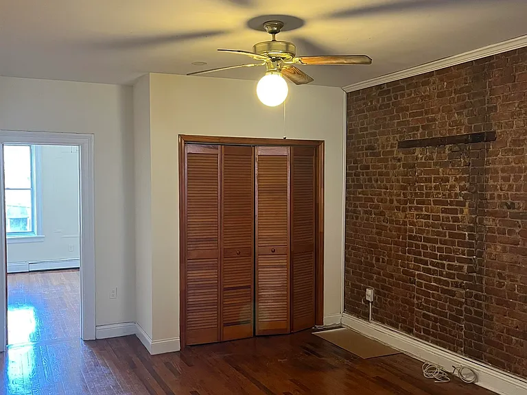 527 Willow Ave #3 — Photo 2