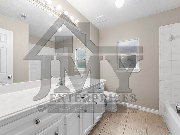 3rd image of 819 Tidwell Rd Unit A
