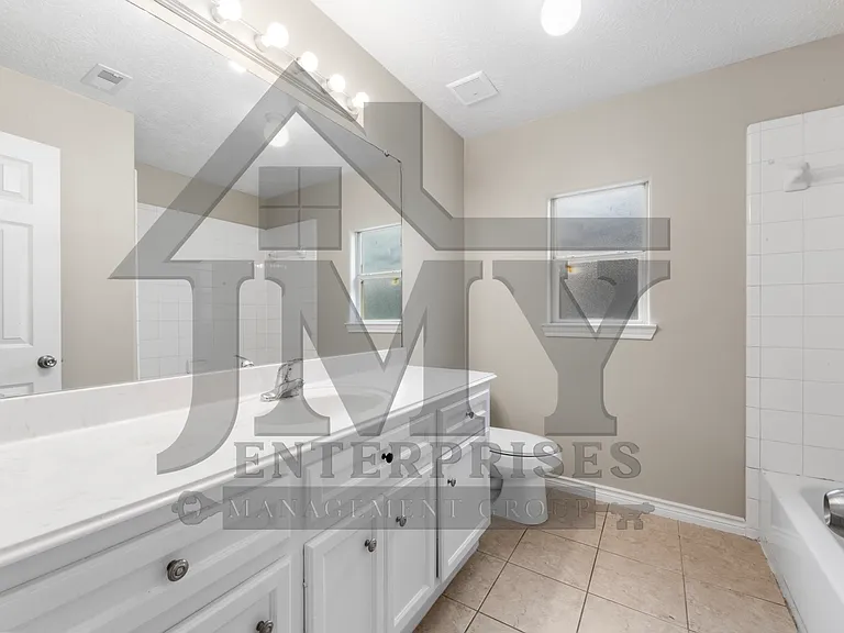 2530 Aldon St #B — Photo 3
