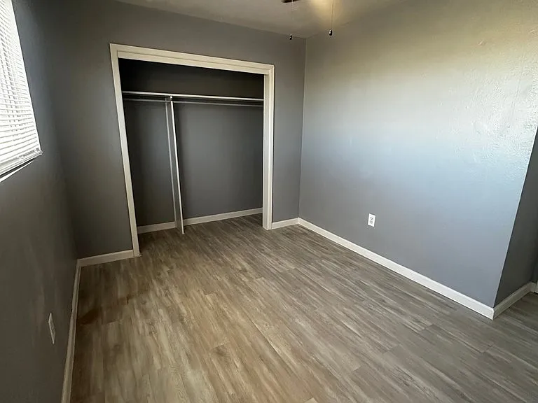 2206 Lyndale Dr — Photo 9