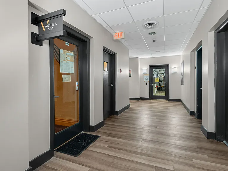 THE VANTAGE APARTMENTS — Photo 40