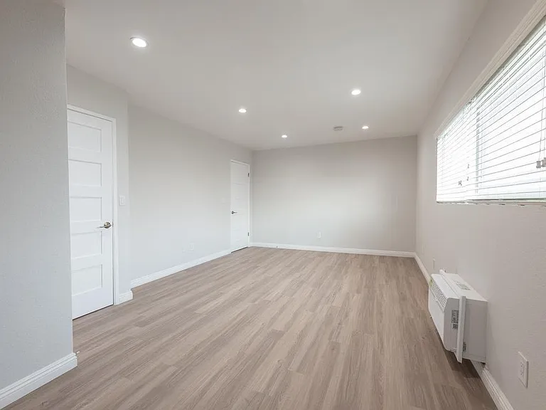 14417 Tiara St #103 — Photo 9