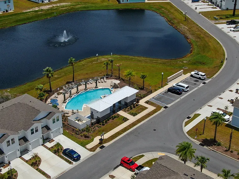 1881 Pointe Dr — Photo 37