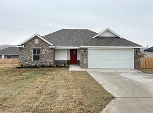 143 Tonya Loop, Huntsville, AR 72740