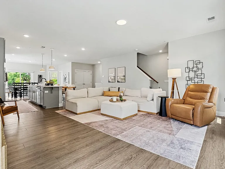 109 N Franklin St #200 — Photo 13
