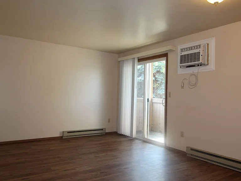 Pineridge Apartments — Photo 18