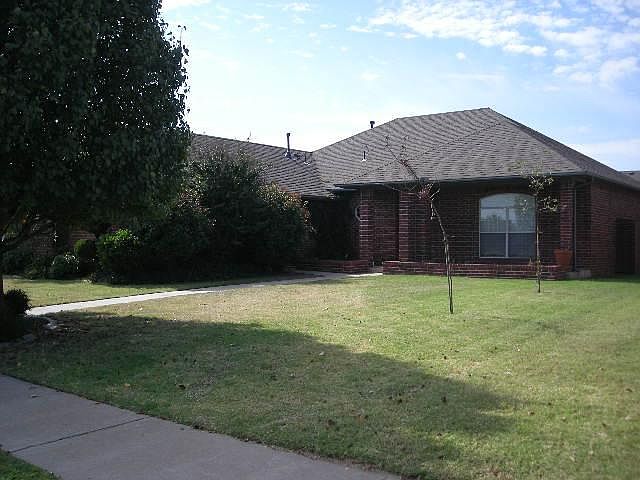 1st image of 305 N Chisholm Trail Way