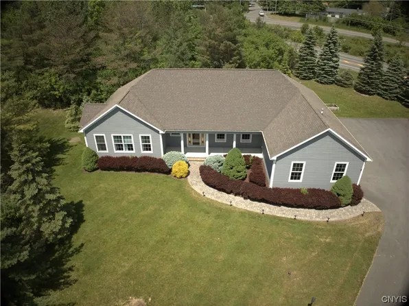 7304 Wakefield Dr, Fayetteville, NY 13066