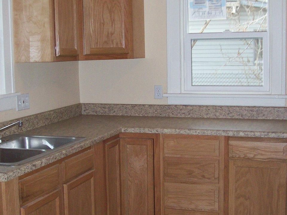 2nd image of 903 E 5th St