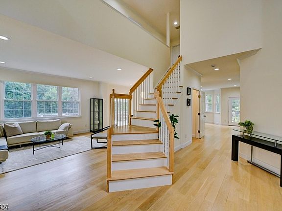 5th image of 56 Liberty Ridge Rd
