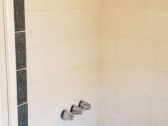5th image of 3616 E 2nd St APT 5