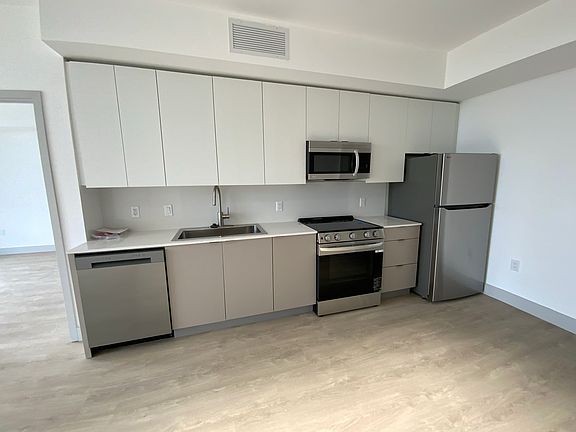 2nd image of 925 NE 129th St #B3