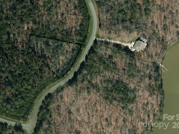 660 Whisper Lake Dr, New London, NC 28127