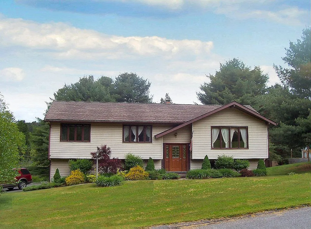 182 Mitchell Dr photo 1