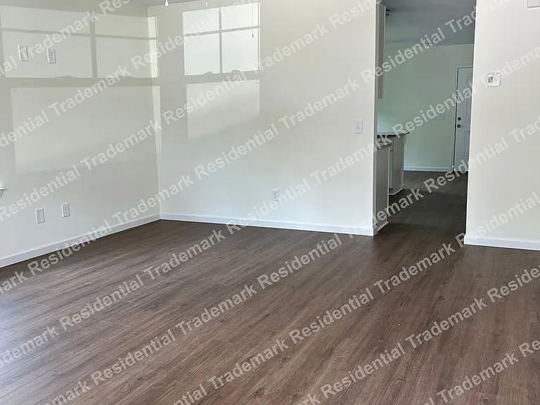109 Avondale Ave — Photo 3