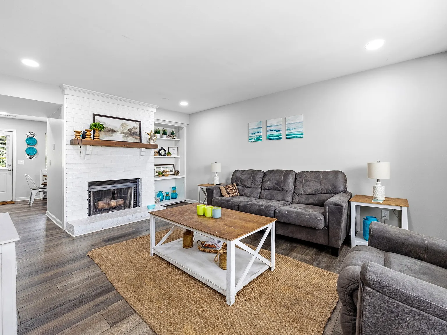 2 bed, 1.5 bath, 1090 sqft, $1,650 — Photo 3
