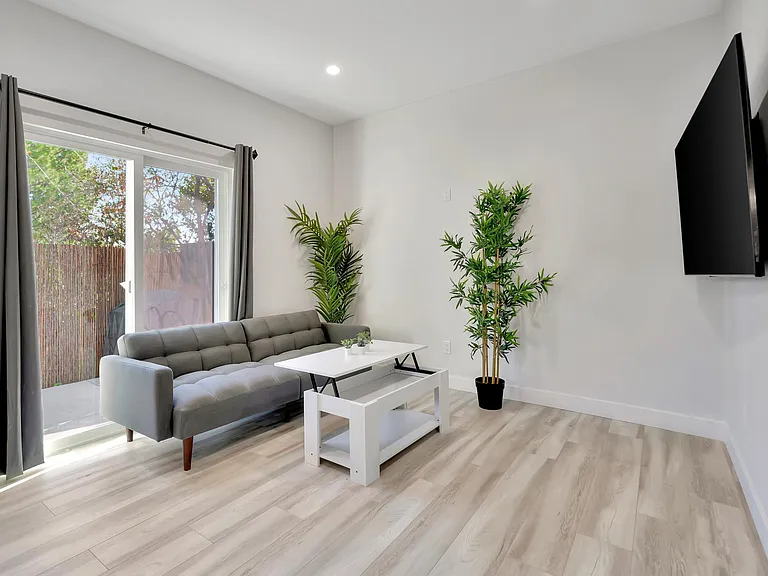5557 Ostin Ave — Photo 49