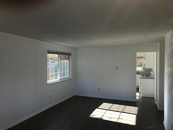 5th image of 2530 NE Parkwood St #9