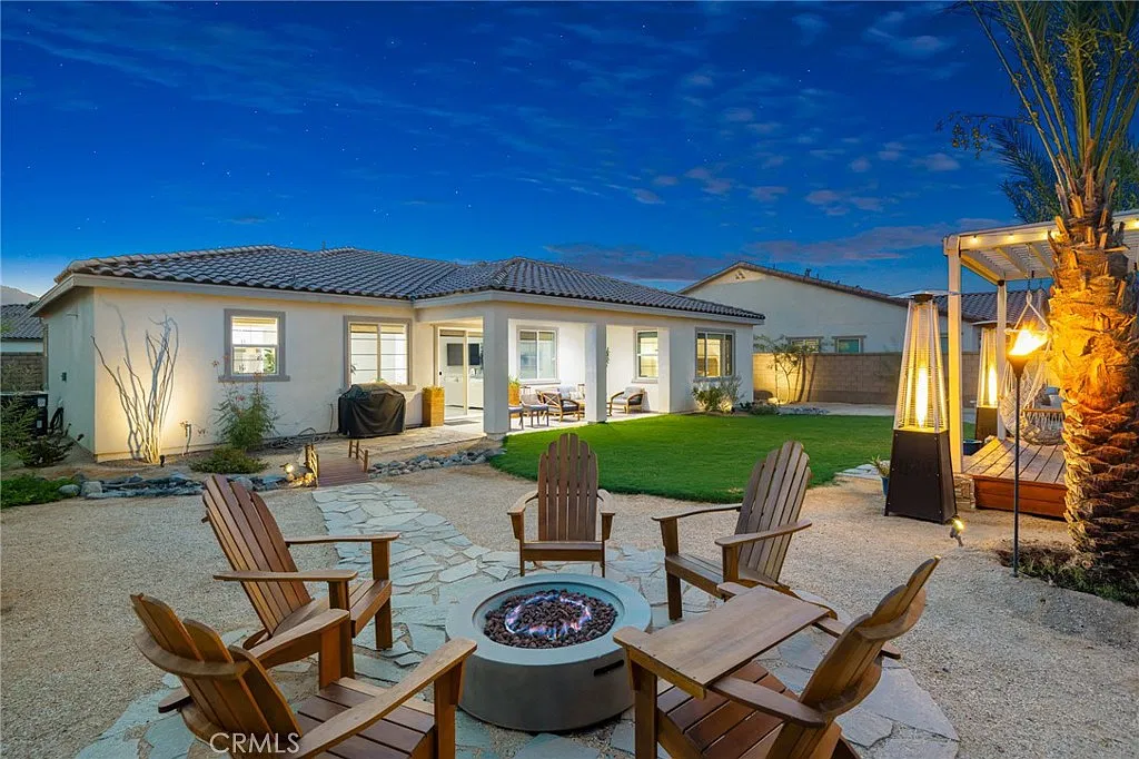 3 bed, 2.5 bath, 2179 sqft, $3,999 — Photo 3